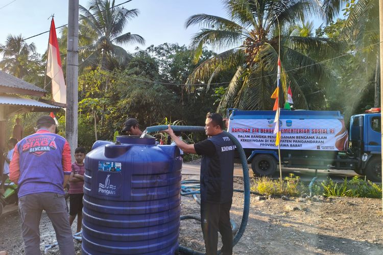 Kemensos Kirim Bantuan Air Bersih ke Warga Pangandaran yang Terdampak Kekeringan