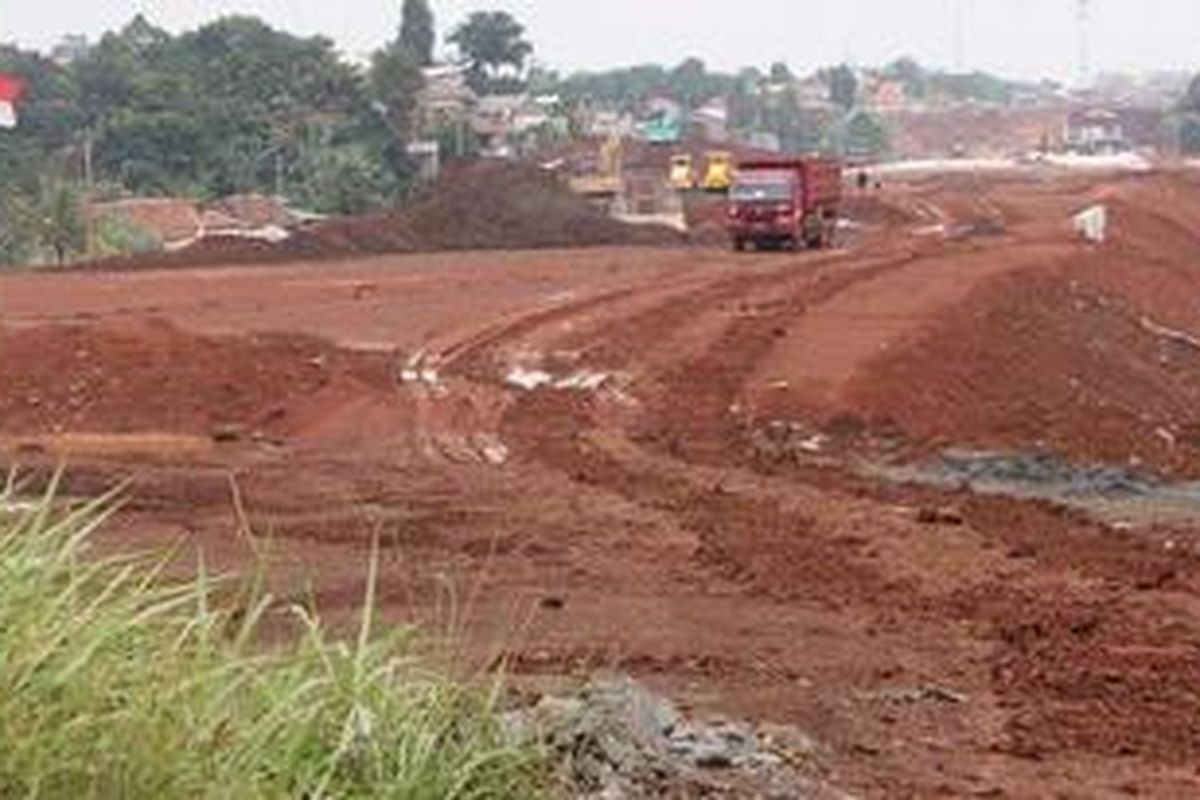 Ilustrasi: Pembangunan jalan tol, salah satu proyek yang sering memakai tanah warga dan pembebasannya berlangsung alot. 