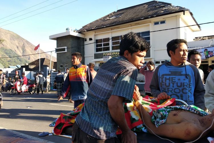 Gempa bumi terjadi di Lombok, Nusa Tenggara Barat dengan kekuatan magnitudo 6,4. Gempa ini terasa hingga Sumbawa dan Bali. Sejumlah bangunan dilaporkan roboh akibat gempa.