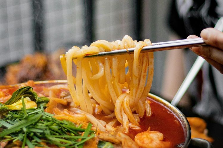 Resep Mi Pedas Tofu Ala Ibunda Billie Eilish, Cuma Pakai Bahan Sederhana