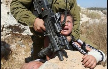 Bokep Palestina - Video Perlihatkan Tentara Israel secara Agresif Tangkap Bocah Palestina