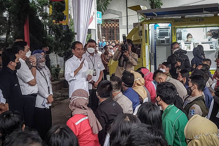 Presiden Jokowi kunjungi Kantor Pos Kota Bandung, Kamis (13/10/2022).