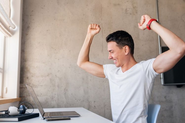 Bagi sebagian orang, pagi identik dengan rasa malas. Namun 5 zodiak ini justru paling bertenaga saat matahari terbit.