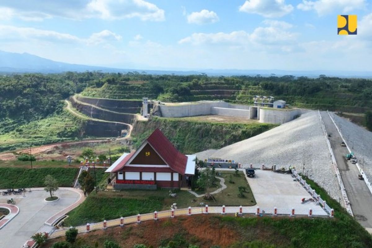 Bendungan Leuwikeris yang berada di Kabupaten Tasikmalaya dan Kabupaten Ciamis, Provinsi Jawa Barat.