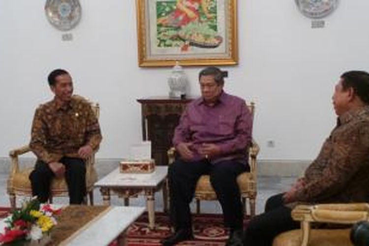 Presiden Joko Widodo dan Presiden RI keenam Susilo Bambang Yudhoyono saat bertemu pertama kalinya sejak pelantikan Jokowi