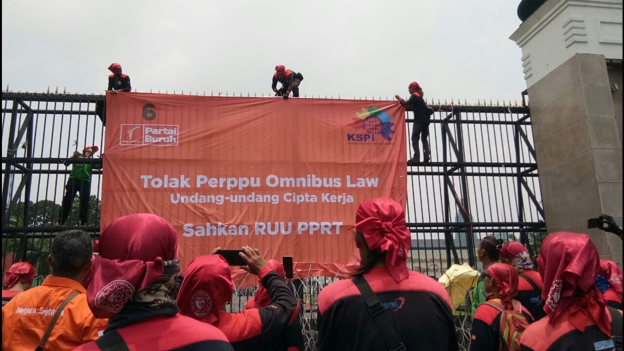 Layangkan 4 Tuntutan, Partai Buruh Gelar Aksi di Depan Gedung DPR