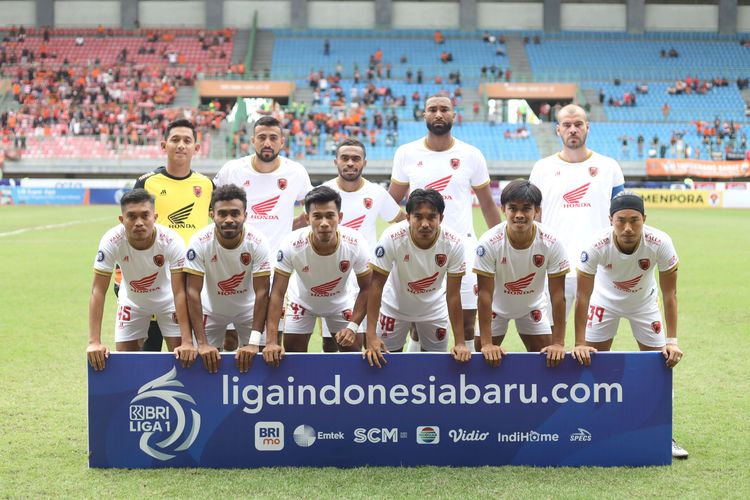 Susunan 11 pemain inti PSM Makassar saat pertandingan pekan ke-20 Liga 1 2022-2023 melawan Persija Jakarta yang berakhir dengan skor 4-2 di Stadion Patriot Candrabhaga Bekasi, Rabu (25/1/2023) sore.