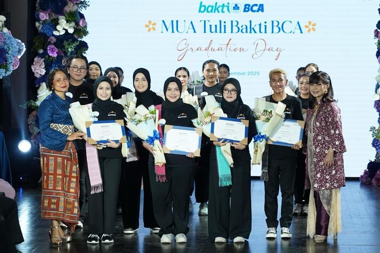 Sebanyak 15 sahabat disabilitas (teman tuli) dinyatakan lulus dalam program yang diselenggarakan BCA melalui payung Bakti BCA. 