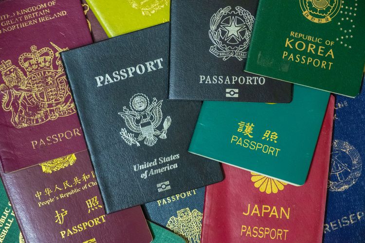 Ilustrasi paspor sejumlah negara di dunia.