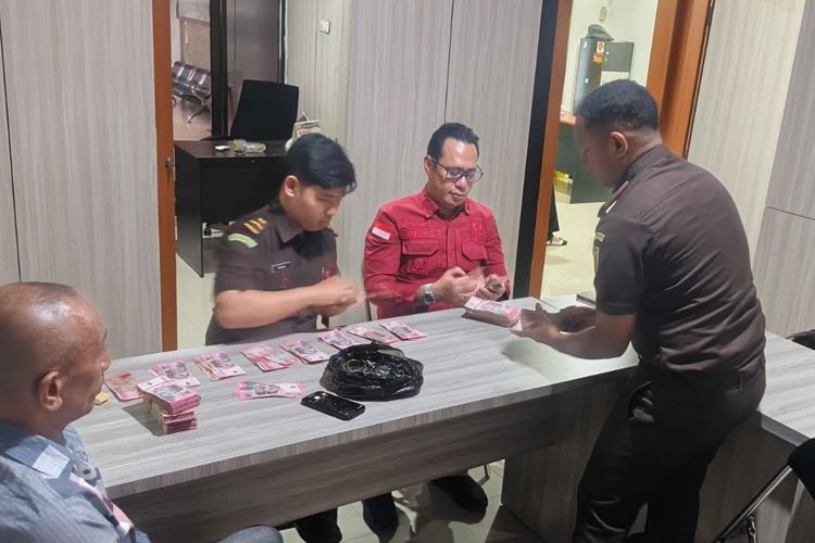Dugaan Korupsi Proyek Jalan Maluku Rp 14,46 Miliar, Saksi Kembalikan Rp 100 Juta