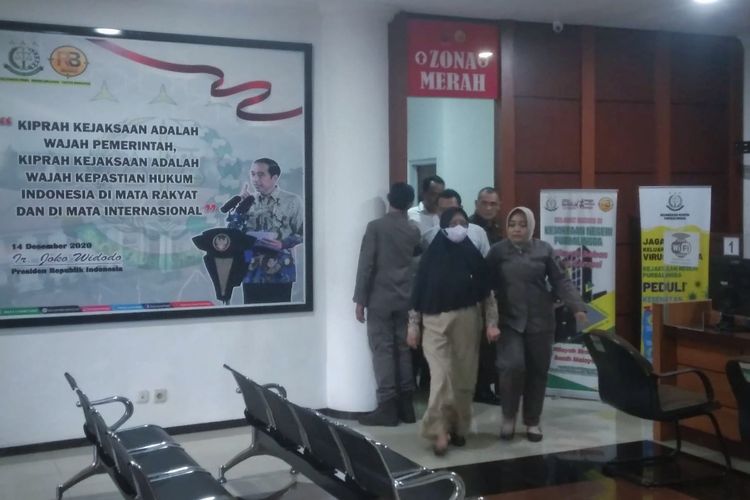 Kejaksaan Negeri (Kejari) Purbalingga, Jawa Tengah menahan mantan Kepala Puskesmas Kutasari berinisial DDS (51) atas kasus dugaan korupsi dana Bantuan Operasional Kesehatan (BOK), Kamis (4/1/2024).