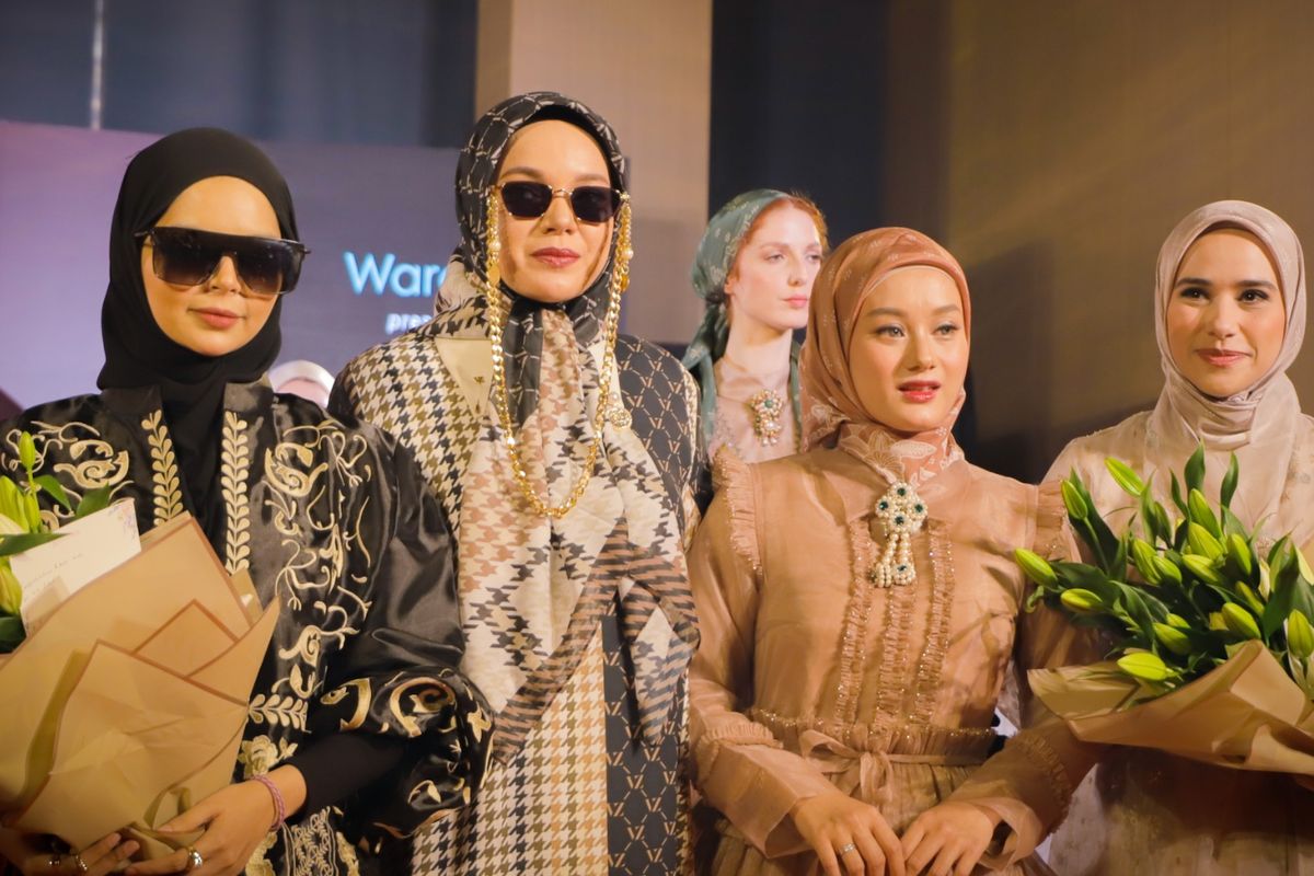 Kampanye Wardah #BeautyMovesYou Global Movement di Dubai dilakukan dengan kolaborasi bersama dua desainer hijab lokal, Khanaan Shamlan dan  Vivi Mar?i Zubedi