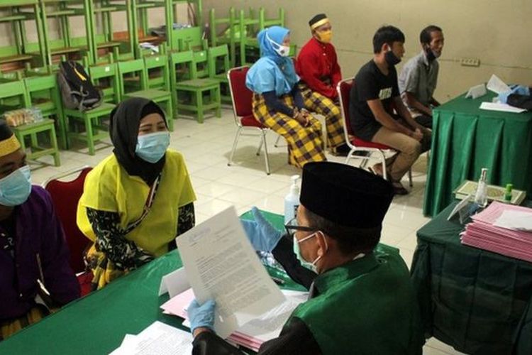 Pemkor Makassar menyiapkan 22 ruang kelas agar tiap pasangan mengikuti sidang isbat.