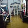 Banjir Mulai Masuk Rumah di Pulau Payuong Kampar Malam Ini, Warga Selamatkan Barang-barang