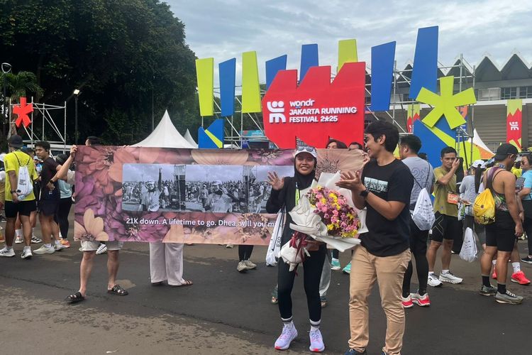 Momen Romantis di GBK: Dhea Dilamar Kekasihnya di Garis Finis Jakarta Running Festival