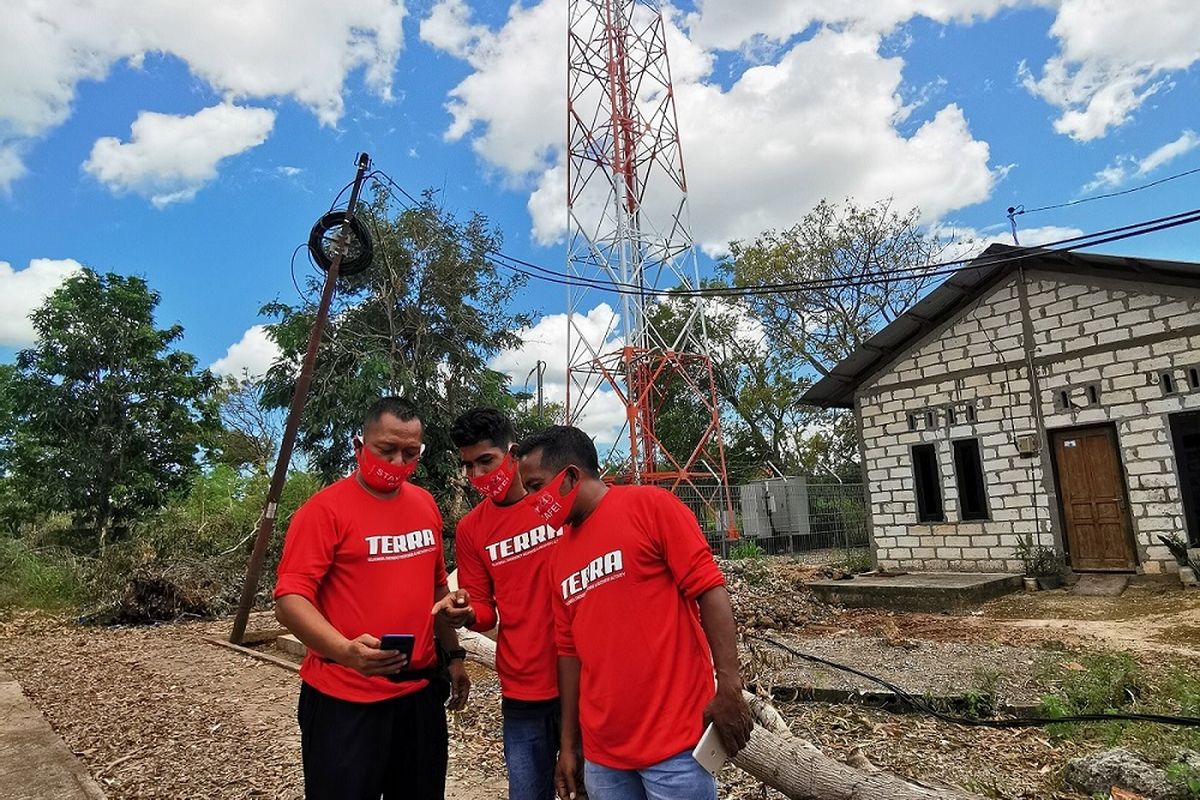 Telkomsel melalui Tim Siaga Bencana TERRA (Telkomsel Emergency Response & Recovery Activity) berupaya maksimal untuk memulihkan layanan telekomunikasi akibat bencana banjir bandang yang terjadi di sejumlah wilayah Provinsi Nusa Tenggara Timur