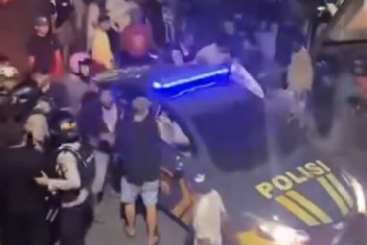 Viral Mobil Polisi Dituding Tabrak Warga di Tebet, Kapolsek Bantah