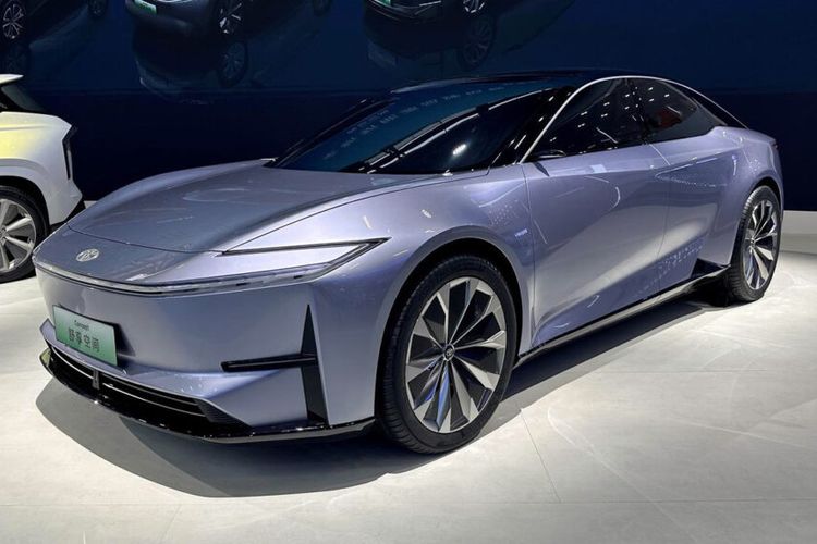 Mobil listrik konsep terbaru Toyota hasil kerja sama dengan GAC