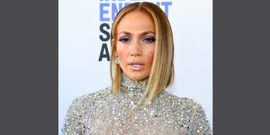Jennifer Lopez Ikut Terapi Bersama Alex Rodriguez Setelah Pernikahannya Tertunda