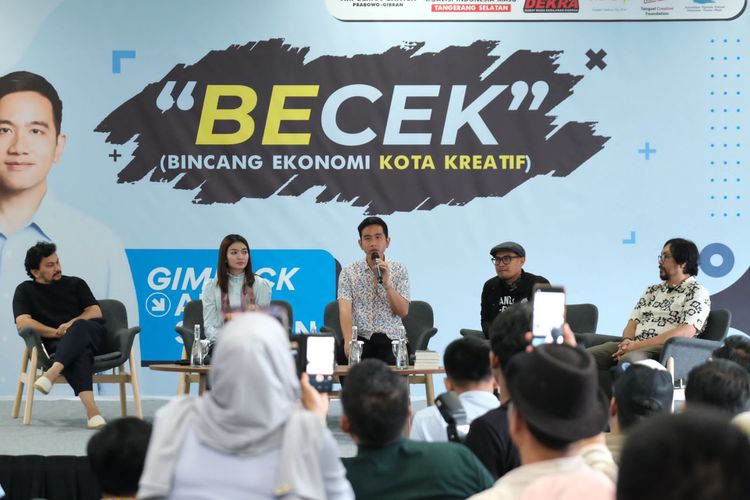 Calon wakil presiden nomor urut 2, Gibran Rakabuming Raka, saat menghadiri Bincang Ekonomi Kreatif (Becek) yang diselenggarakan di Galeri UMKM milik Pemerintah Kota (Pemkot) Tangsel, Sabtu (3/2/2024). 