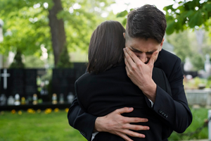 Hindari Adu Nasib, Ini Cara Berempati pada Orang Berduka Menurut Psikolog