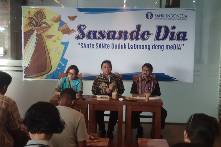 Pejabat Bank Indonesia (BI) Perwakilan Provinsi Nusa Tenggara Timur (NTT), saat menggelar kegiatan dengan sejumlah media di Kota Kupang, NTT, Kamis (9/1/2020)