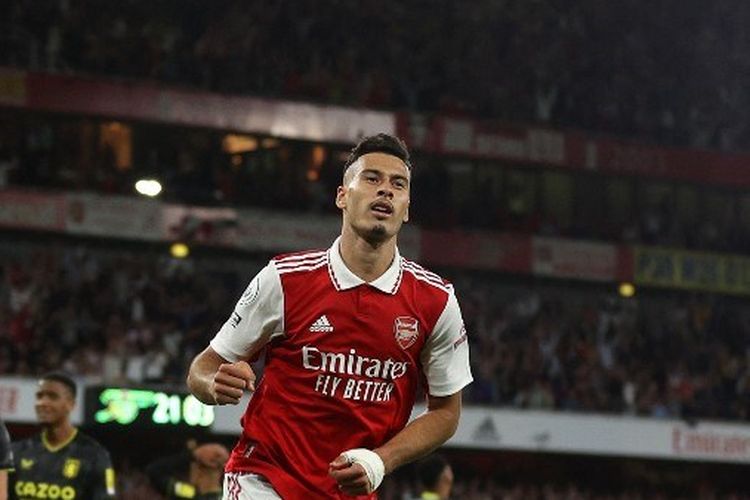 Gabriel Martinelli (kanan) melakukan selebrasi usai mencetak gol dalam laga Arsenal vs Aston Villa pada pekan kelima Liga Inggris 2022-2023 di Stadion Emirates, Kamis (1/9/2022) dini hari WIB. Terkini, laga Aston Villa vs Arsenal akan berlangsung di Villa Park Stadium, Sabtu (18/2/2023) malam WIB.