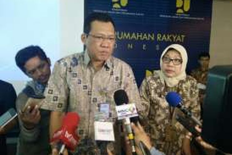 Direktur Jenderal Sumber Daya Air Imam Santoso dan Direktur Operasi dan Pemeliharaan Lolly Martina Martief di Kementerian Pekerjaan Umum dan Perumahan Rakyat, Jakarta, Jumat (4/11/2016).