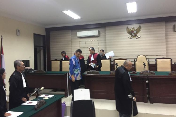 Sidang perdana kasus korupsi wali kota Madiun non aktif Bambang Irianto