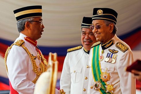 Mahathir Mohamad Desak Raja Malaysia Cabut Darurat Nasional