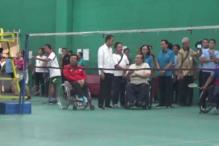 Presiden Jokowi  meninjau pelatnas Asian Para Games di Hartono Trade Centre, Solobaru, Sukoharjo, Jawa Tengah, Sabtu (15/9/2018).