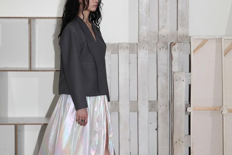 Salah satu busana dari brand KLE karya Kleting Titis Wigati.