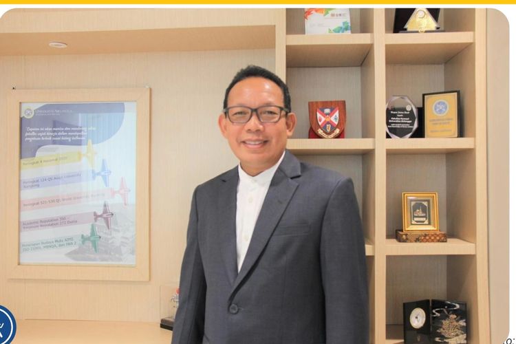 Gubes Unair Prof Junaidi Masuk Top 5% Ilmuwan Dunia Berkat Konsistensi Riset Farmasi