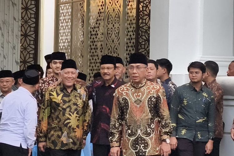 Ketua Umum Pengurus Besar Nahdlatul Ulama (PBNU) Yahya Cholil Staquf atau Gus Yahya dan Sekretaris Jenderal (Sekjen) PBNU Saifullah Yusuf atau Gus Ipul kompak menghadiri undangan Presiden RI Prabowo Subianto di Istana Kepresidenan, Jakarta, Selasa (3/2/2026).
