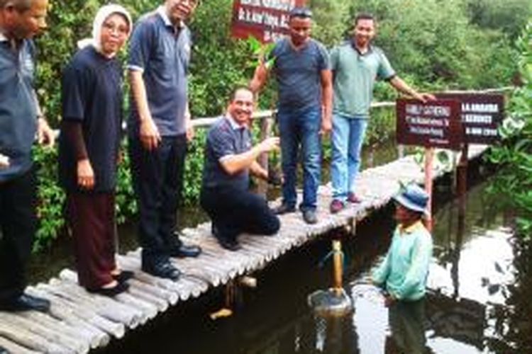 Kunjungan Menteri Pariwisata, Arief Yahya ke Taman Wisata Alam (TWA) Angke Kapuk, Jakarta Utara, Kamis (30/10/2014).