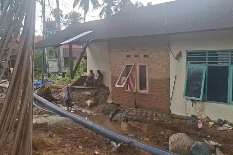 Pengungsi Banjir Bandang Padang Butuh Sembako dan Perlengkapan Bayi