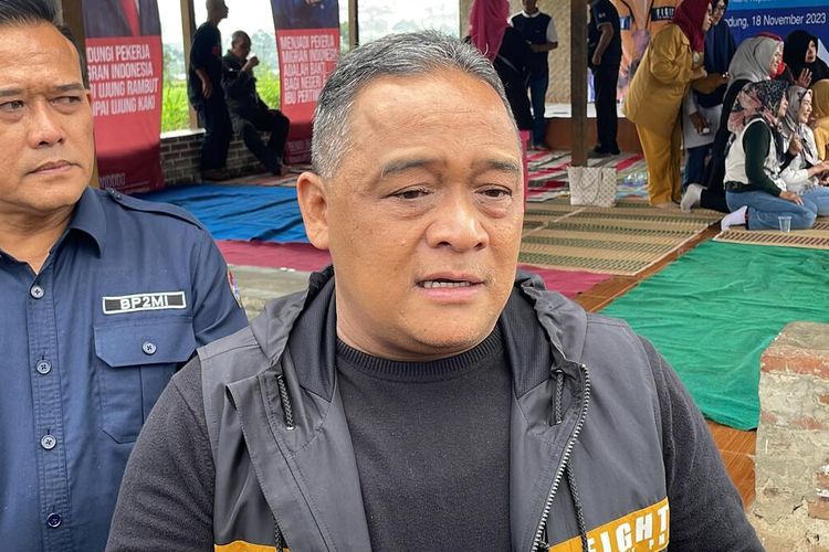 Ketua BP2MI Benny Rhamdani usai melaksanakan sosialisasi soal Tindak Pidana Perdagangan Orang (TPPO) di Pangalengan, Kabupaten Bandung, Jawa Barat pada Senin (20/11/2023)
