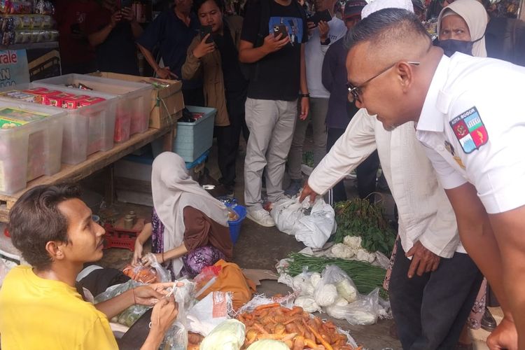 Wawalkot Bogor Beri Peringatan ke PKL: Kalau Masih Jualan di Trotoar, Saya Angkut