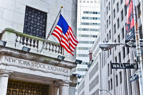 Peringkat Utang AS Turun, Wall Street Ditutup Melemah