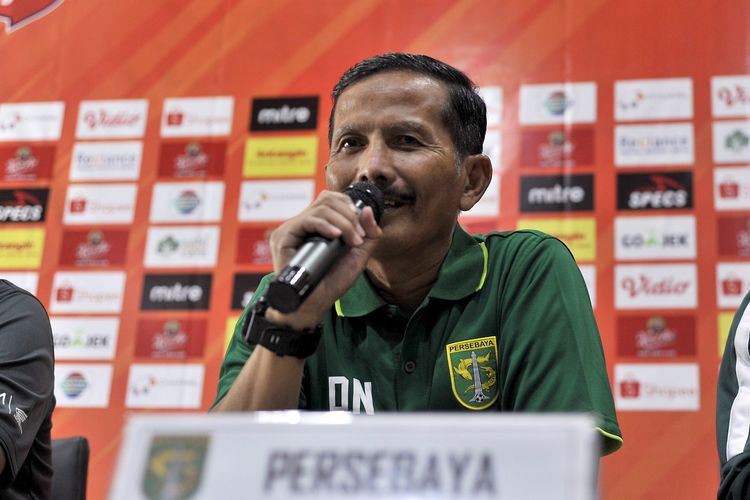 Pelatih Persebaya Surabaya, Djajang Nurdjaman saat prekon jelang lawan Persib di Kediaman Wawali Surabaya, Jawa Timur, Kamis (04/07/2019).