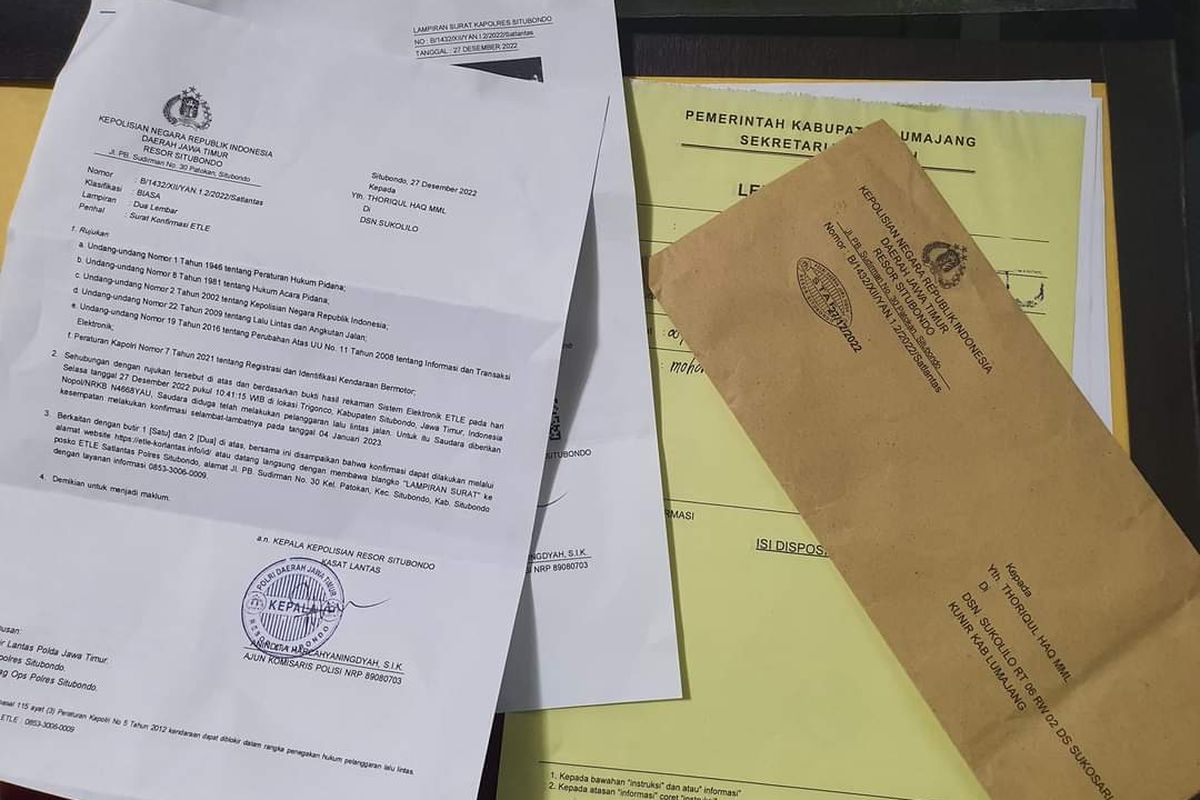 Surat tilang yang diterima Bupati Lumajang Thoriqul Haq di Rumah Dinasnya, Selasa (3/1/2023).