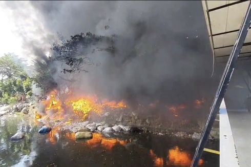 Kebakaran di Rawa Sengon, Api Membesar karena Sampah di Kali 