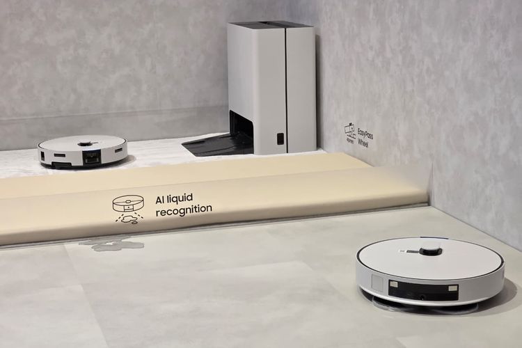 Samsung memamerkan robot vacuum bernama Bespoke AI Jet Bot Steam Ultra. Robot vacuum ini punya daya isap yang lebih besar dari robot pada umumnya. 
