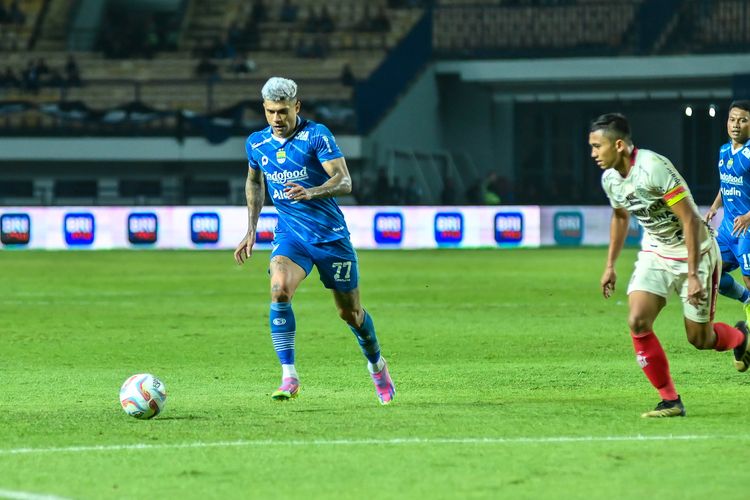 Aksi Ciro Alves dalam pertandingan Persib Bandung vs Bali United pada laga pekan keenam Liga 1 2023-2024 di Stadion Gelora Bandung Lautan Api (GBLA), Kamis (3/8/2023).