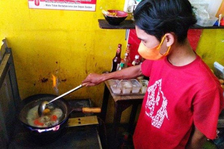 Usaha Banda Seafood Kudus, sengaja dibuka untuk mempekerjakan korban PHK karena pandemi. 