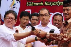 Relawan Jokowi Serahkan Dua Pucuk Senjata Api ke Polisi