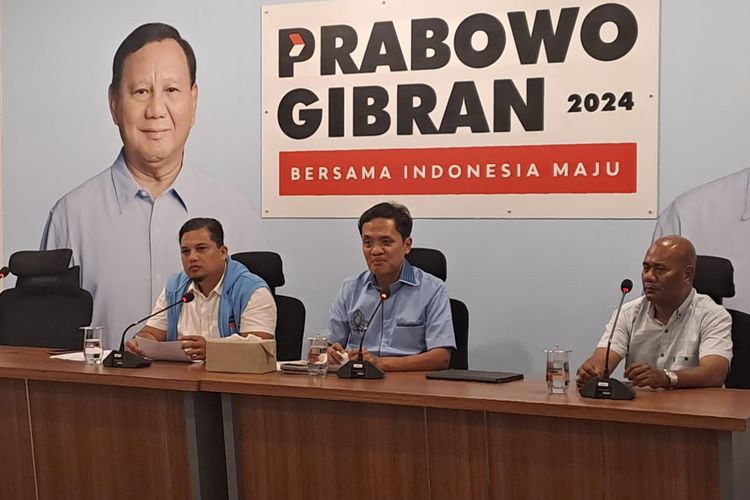 Wakil Ketua TKN Prabowo-Gibran, Habiburokhman dalam jumpa pers di Medcen TKN Prabowo-Gibran, Jakarta Selatan, Jumat (26/1/2024). 