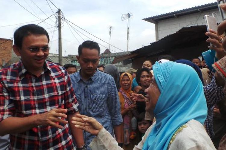 Calon gubernur DKI Jakarta Basuki Tjahaja Purnama atau Ahok saat berkampanye di Jalan Cipinang, Ciracas, Jakarta Timur, Kamis (2/2/2017).