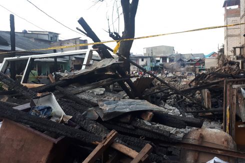 Bantuan Makan dan Kebutuhan Dasar Disalurkan ke Korban Kebakaran Kemayoran