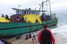 Melompat dari Kapal, Lima Perempuan Imigran Langsung Bersimpuh